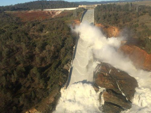 Der Damm des Oroville-Stausees ist nach den tagelangen Regenfällen an seine Belastungsgrenze gestoßen. Foto: Reuters