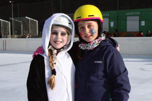 Der Eislaufplatz wird zur Faschingsparty. Foto: bek