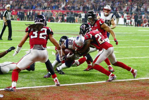 Der siegbringende dritte Touchdown von Patriots-Runningback James White zum 34:28-Endstand. Foto: AFP
