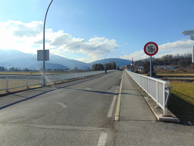 Die Koblacher Rheinbrücke wird 2025 saniert. RB