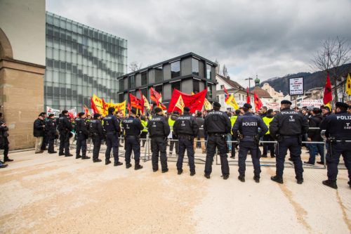 Die erste Pegida-Demo in Vorarlberg wurde noch zugelassen, die zweite bereits untersagt, da die Behörden einen Verstoß gegen das Verbotsgesetz befürchteten.  VN/STeurer