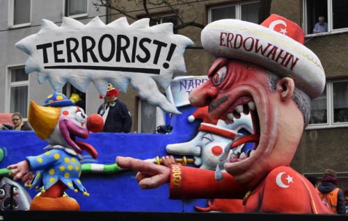 Die internationale Politik wurde aufs Korn genommen, wie hier in Köln der türkische Präsident Erdogan. Foto: Ap