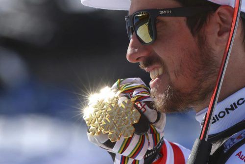 Die zweite Goldene von St. Moritz glänzt im Sonnenlicht. Marcel Hirscher ist der Superstar der 44. Ski-Weltmeisterschaften. Foto: Reuters