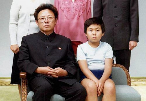 Diese Aufnahme aus dem Jahr 1981 zeigt Kim Jong Nam mit seinem Vater, dem früheren Machthaber Kim Jong Il.  Foto: AFP