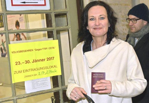 Eva Glawischnig war eine der über eine halbe Million Österreicher, die das Volksbegehren gegen CETA, TTIP und TiSA unterzeichneten. Foto: apa