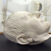 Totenmaske von Brecht kurz zu sehen