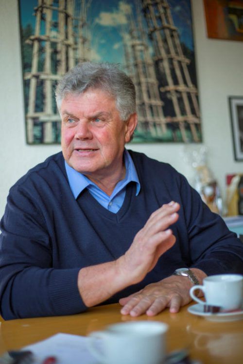 Mandi Katzenmayer verspricht eine neue Schule. VN/Paulitsch
