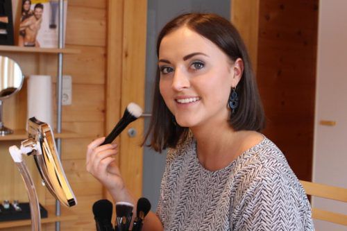 Für Larissa Sutterlüty ist das Schminken eine erholsame Tätigkeit. Foto: VN/Leitner