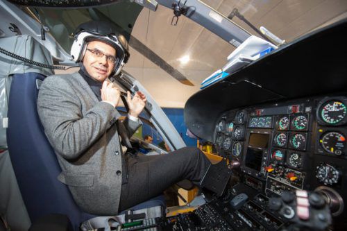 Gast-Kapitän Markus Wallner trinkt vor dem Abflug der Aufmerksamkeit zuliebe immer vier Red Bull Sugarfree.