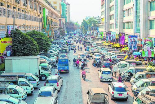 Mandalay ist eine typisch asiatische Stadt. Foto: R. Chan/Shutterstock
