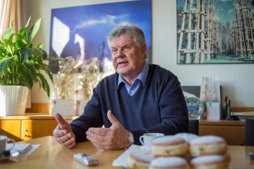 Mandi Katzenmayer will bis 2020 den Schulneubau fixieren. Die Eröffnung möchte er als Pensionist besuchen.  Foto: VN/Paulitsch