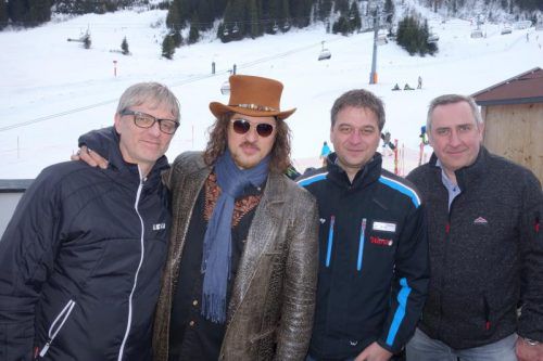 Organisator Wolfi Preuss (l.) mit Christiano „Zucchero“ sowie Skilifte-Prokurist Thomas Übelher und Wolfgang Telser. Fotos: Baha