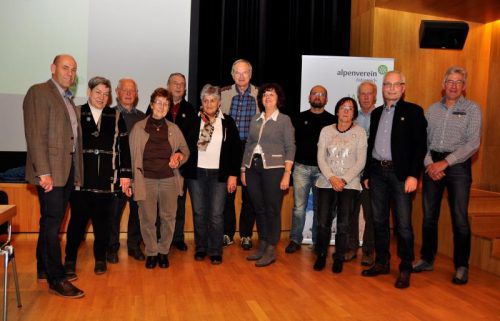Geehrte Jubilare des Alpenvereins mit Obmann Hannes Bolter.