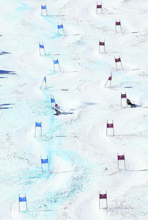 Petra Vlhova (links) und Tessa Worley trafen im Finale aufeinander. Am Ende jubelte die Französin Worley. Foto: AP