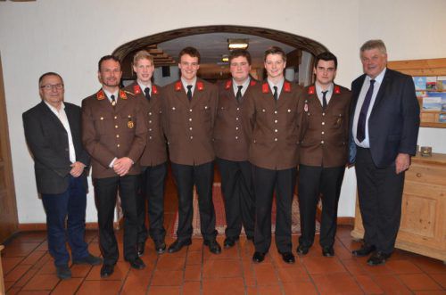 Simon Burtscher, Daniel Widerin, Florian Vonbank, Fernando Bargehr und Thomas Willi traten in den Aktivstand über. Foto: dob