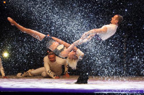 Stimmungsvoll verlief die Eröffnungsfeier der Nordischen Ski-Weltmeisterschaft in Lahti, trotz Schneefalls, Wind und Kälte. Fotos: Gepa/2