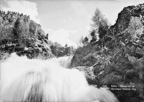 Stüberwasserfall. Bei seinem Fall von über 70 Metern zerstäubt das Wasser. Daher auch der Name.