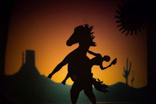 Szenen aus Zirkus, Rockkonzert, Akrobatik und Kino verschmelzen in „Shadowland 2“. foto: shadowland/beowulf sheehan