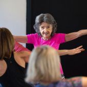 Älteste Yoga-Lehrerin der Welt ist 98 Jahre alt
