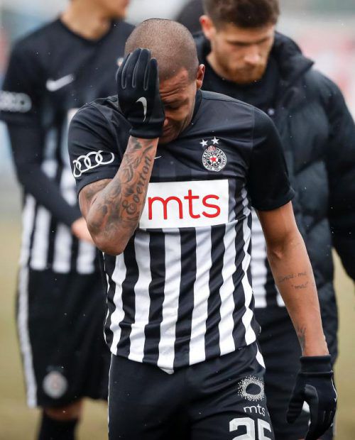 Trauriger Abgang nach dem Spiel: Everton Luiz. Foto: afp