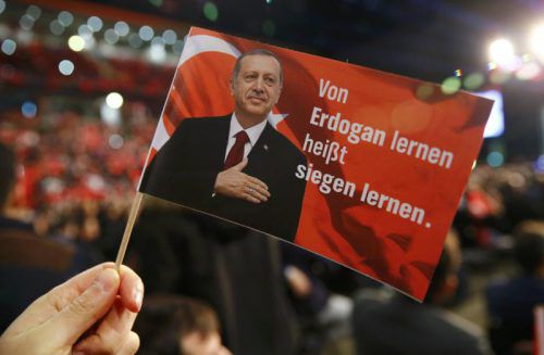 Wahlwerbung für Erdogan am Samstag in Oberhausen. reuters