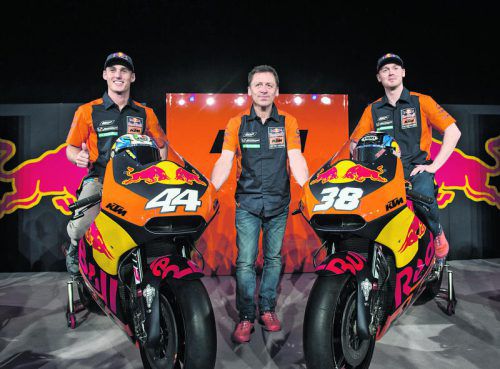 Wollen nicht nur Testpiloten sein: v. l. Pol Espargaro, Team-Manager Mike Leitner und Bradley Smith. Foto: apa