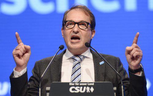 Alexander Dobrindt verteidigt das Mautgesetz und bekräftigt einmal mehr sein Unverständnis für die „Mautmaulerei“ der Österreicher. afp