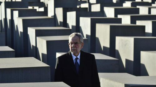 Bundespräsident Alexander Van der Bellen besuchte das Holocaust-Denkmal in Berlin. Foto: AFP