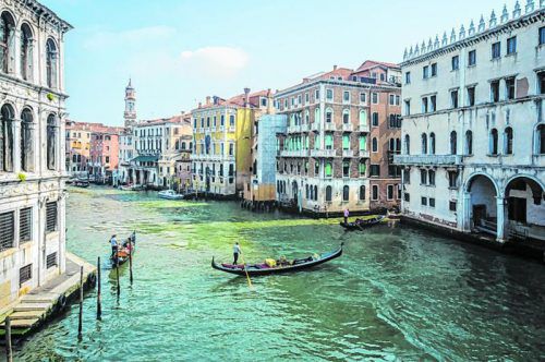 Der Canal Grande ist eine bis zu 70 Meter breite Wasserstraße.