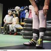 Ob gefiedert oder mit dicker Haut, gutes Theater ist das auf jeden Fall