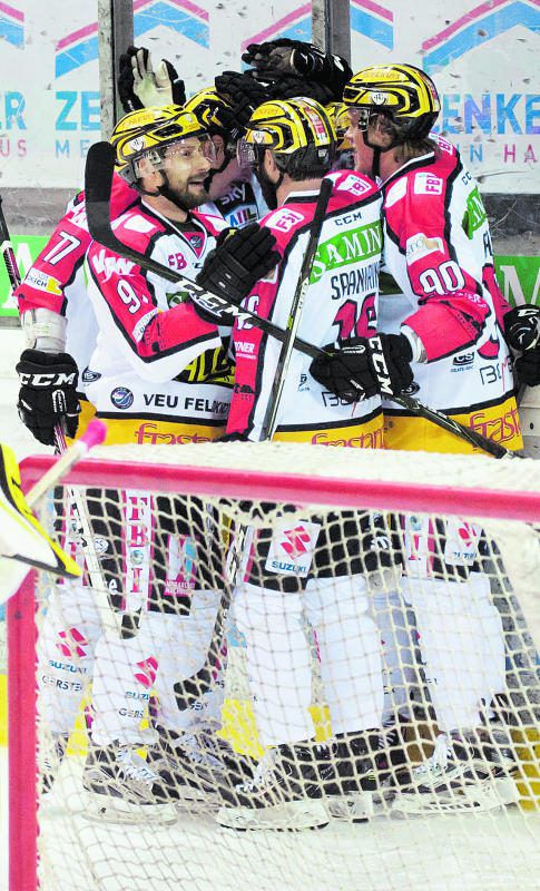 Die Cracks der VEU Feldkirch dürfen nochmals jubeln: am Samstag steht die Meisterfeier auf dem Programm. Foto: stiplovsek