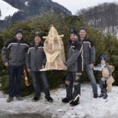 Funkenbauer errichten Spezialhexenfunken