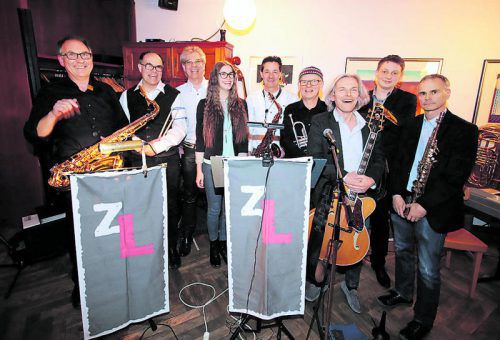 Die „Zitternden Lippen“ mit ihren Gästen Daria Schuricht (Gesang) und Lenz Ganahl. Foto: Arno Meusburger