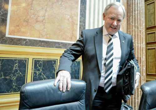 Dörfler erklärte vor Gericht, es tue ihm leid, dass er damals eine Baufirma um ein Sponsoring ersucht habe. Foto: APA