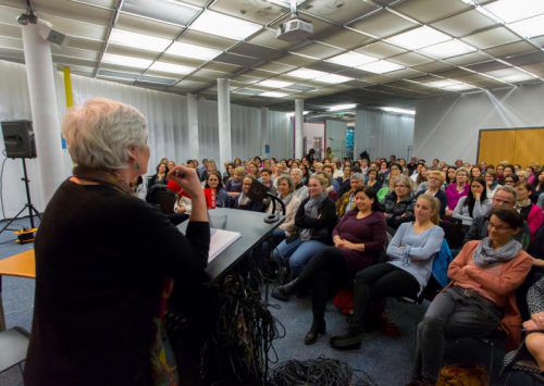 Ein Frauenthema zum Frauentag. Der Veranstaltungssaal bei Russmedia war bis auf den letzten Platz besetzt. Foto: vn/paulitsch