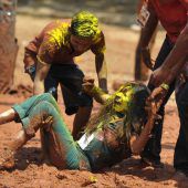 Holi-Fest in Indien in vollem Gange