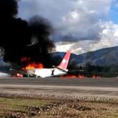Flugzeug in Flammen