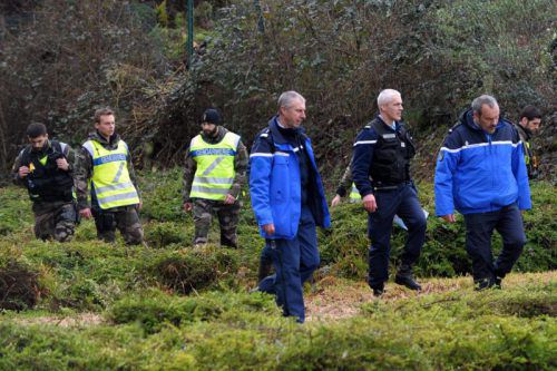 Französische Polizisten suchten nach der Familie Troadec, die seit dem 16. Februar verschwunden ist. Foto: AFP