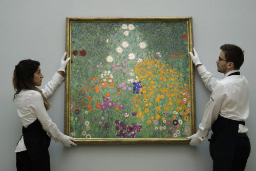 Für rund 56 Millionen Euro wurde Gustav Klimts Gemälde „Bauerngarten“ aus dem Jahr 1907 nun in London ersteigert. Foto: AP