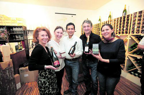 Gabrielle Breitinger, Katharina Resch, Dhammit Gallage, Carlos Iniesta und Künstlerin Barbara Rudolph. Fotos: ame