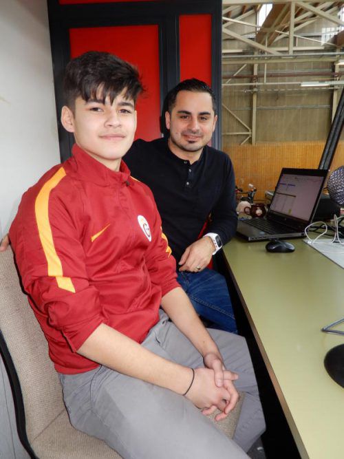 Initiator Aydin Akdeniz und Turniersprecher Yasin Sadi.  Foto: cth
