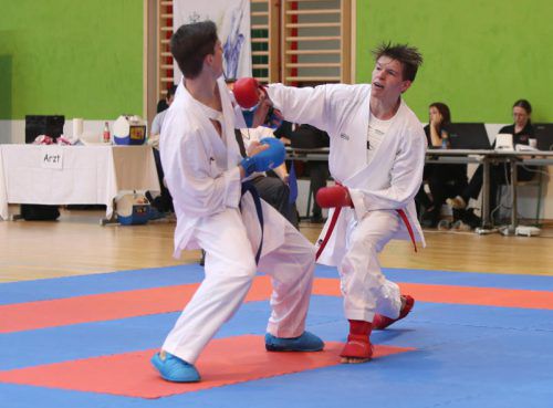 KC-Dornbirn-Karateka André Gratzer (r.) holte sich so wie letztes Jahr den Staatsmeistertitel. Foto: gepa