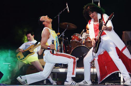 Mit der neuen Show „Queenmania – A special kind of magic“ wird dem Rockidol Freddie Mercury gehuldigt.
              FOTO: queenmania