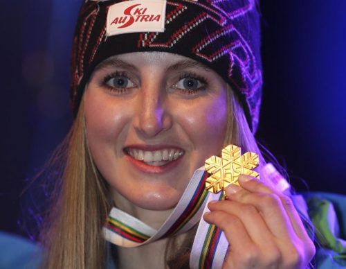Nina Ortlieb strahlte 2015 in Hafjell mit Gold im Riesentorlauf um die Wette. Foto: gepa