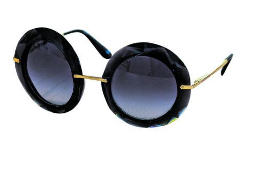 Retro: Runde Sonnenbrille von „Dolce und Gabbana“. Gesehen bei Scharax um 211 Euro.