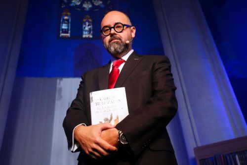 Rund 16 Jahre nach der Veröffentlichung des Romans „Der Schatten des Windes“ legt Carlos Ruiz Zafón den Abschluss der Tetralogie vor. Foto: AFP
