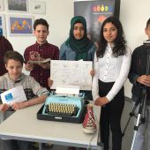 Schüler setzen die Ach künstlerisch in Szene