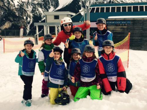 Skitag mit 89 Schülern der Volksschule Nofels. Foto: verein
