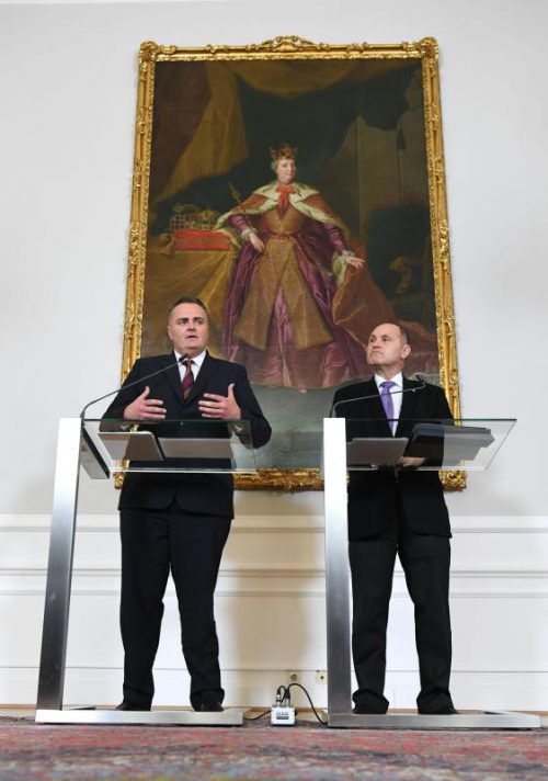 Sobotka (r.) verteidigt seinen Vorschlag zum Demonstrationsrecht. Doskozil sieht ihn hingegen kritisch.  Foto: APA