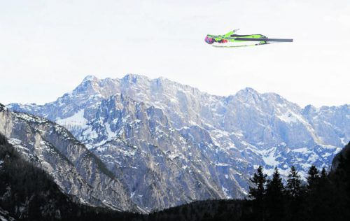 Stefan Kraft ist der Überflieger der Saison. Vor dem letzten Bewerb führt er mit 86 Punkten den Springer-Weltcup an. Foto: gepa